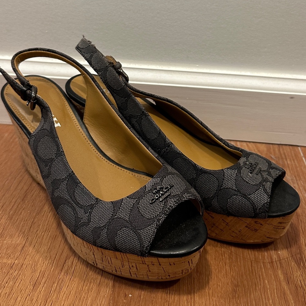 NWOB Coach wedge, c logo, dark grey (looks blue) Sz 7